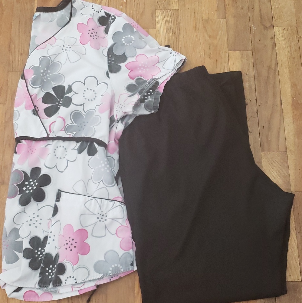 Scrub set